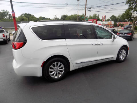 2017 Chrysler Pacifica Touring-L