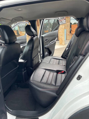 2020 Nissan Kicks SR