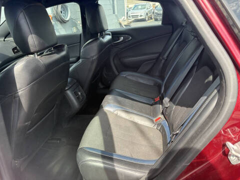 2015 Chrysler 200 S