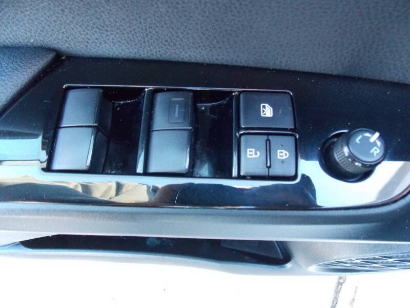 2021 Toyota Prius LE