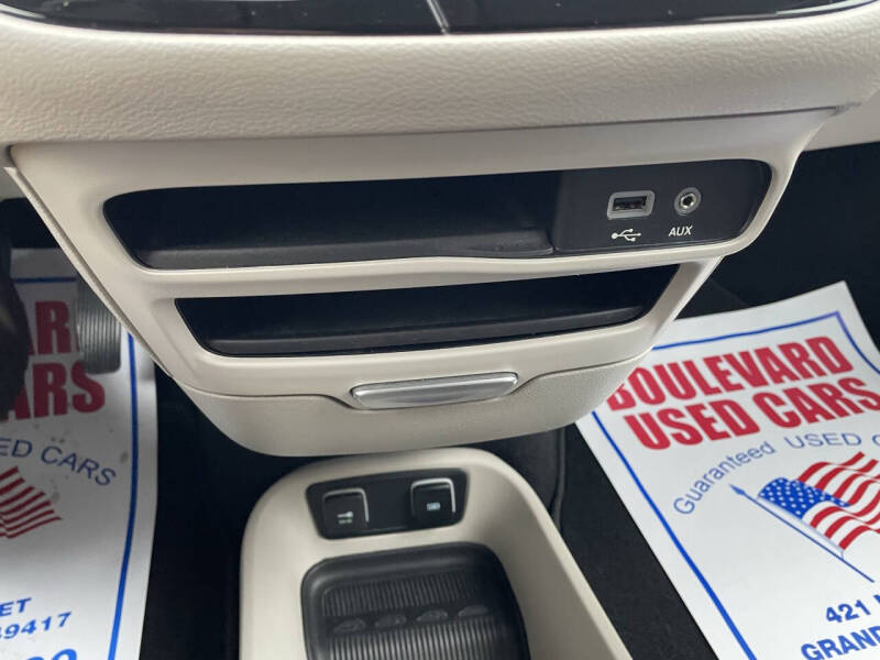 2017 Chrysler Pacifica Touring-L