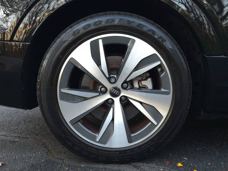 2024 Audi Q8 e-tron quattro Premium Plus