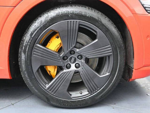 2022 Audi e-tron quattro Premium Plus