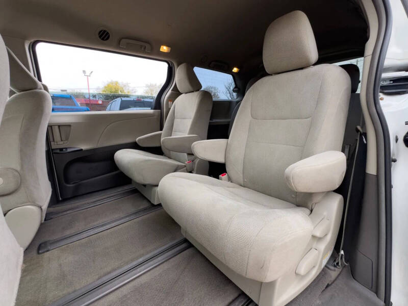 2015 Toyota Sienna L 7-Passenger