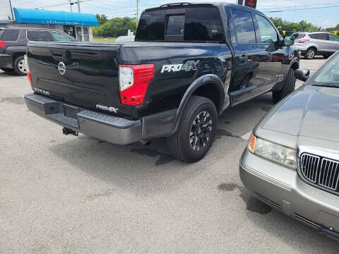 2017 Nissan Titan SV