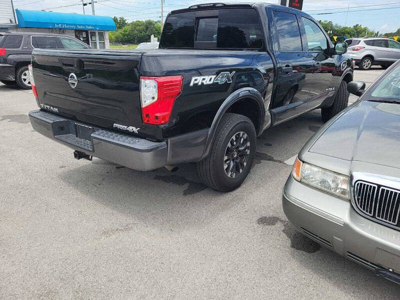 2017 Nissan Titan SV