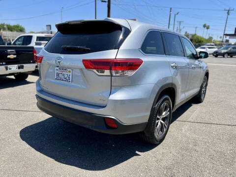 2019 Toyota Highlander LE