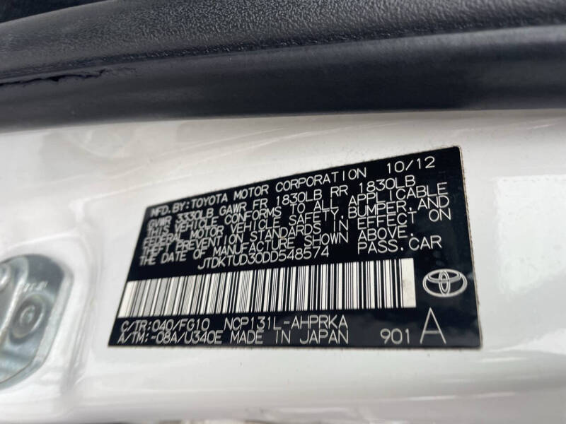 2013 Toyota Yaris 5-Door LE