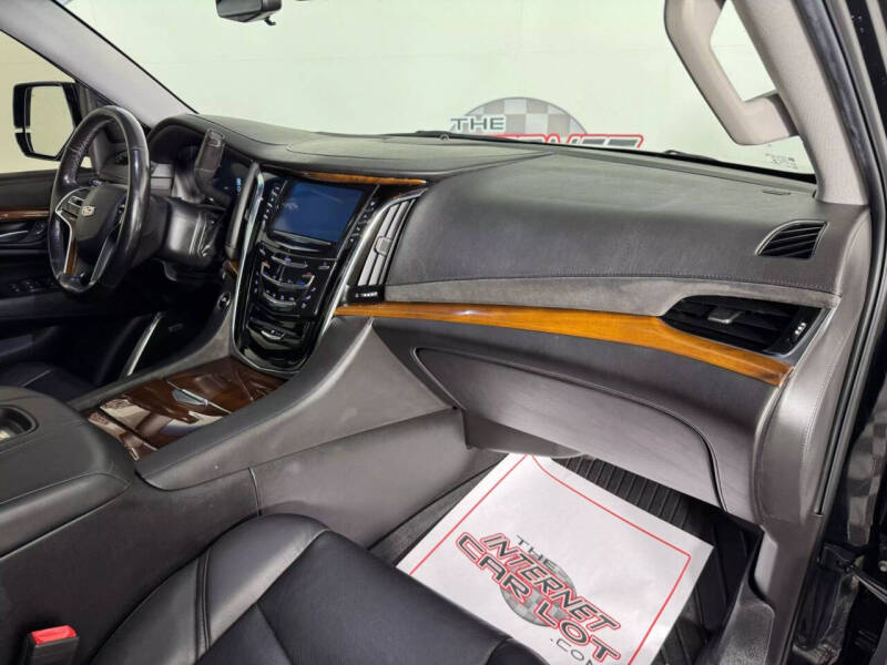 2018 Cadillac Escalade Luxury