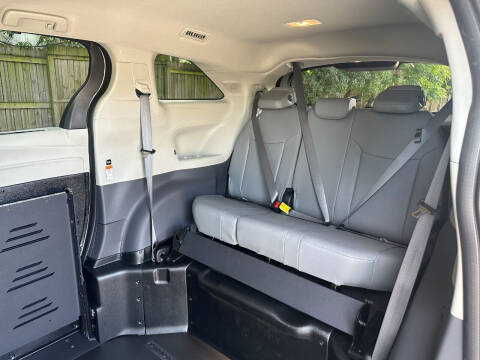 2023 Toyota Sienna XLE 8-Passenger