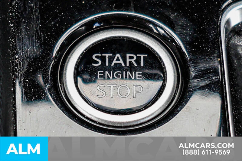 2022 Nissan Kicks SR