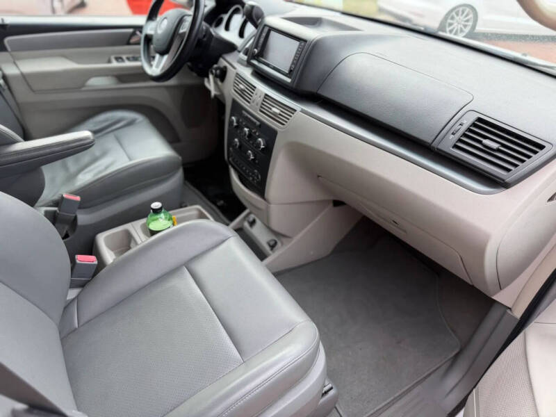 2011 Volkswagen Routan