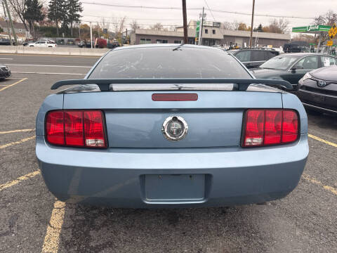 2006 Ford Mustang V6 Deluxe