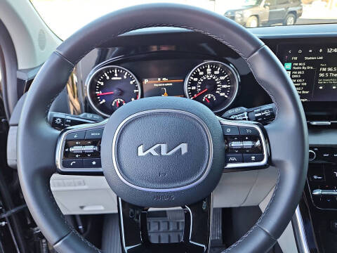 2024 Kia Carnival EX