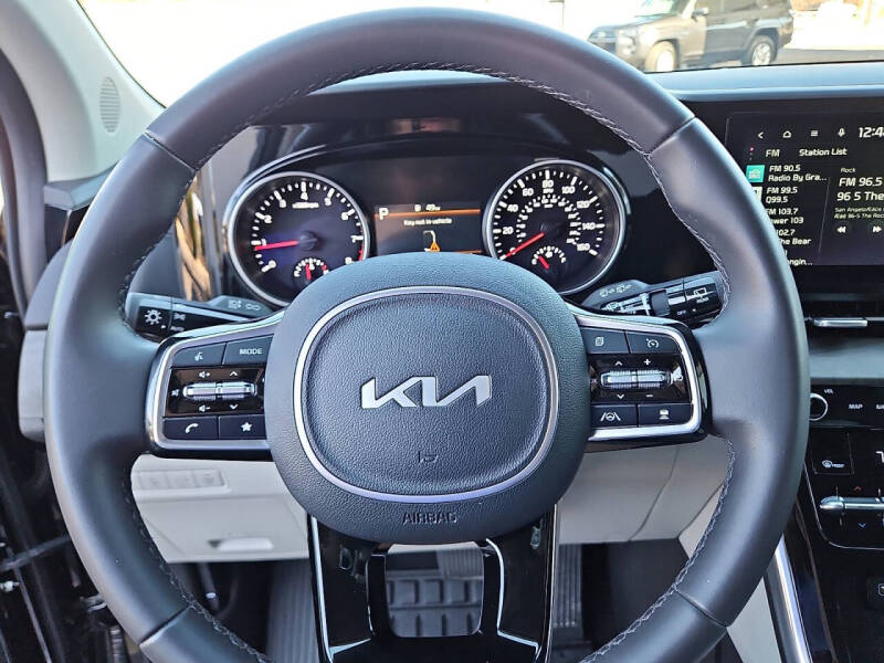 2024 Kia Carnival EX