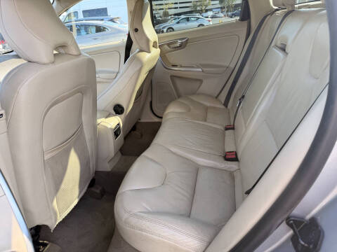 2012 Volvo XC60 3.2 Platinum