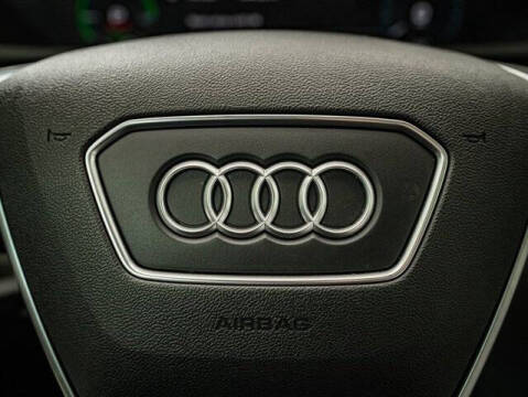 2021 Audi e-tron quattro Premium