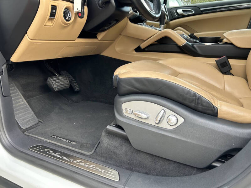 2017 Porsche Cayenne Platinum Edition