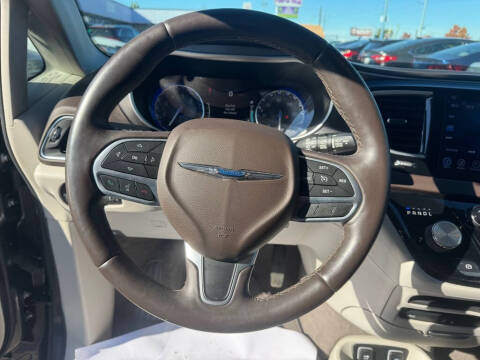 2017 Chrysler Pacifica Touring-L Plus