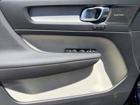2026 Volvo XC40 B5 Plus