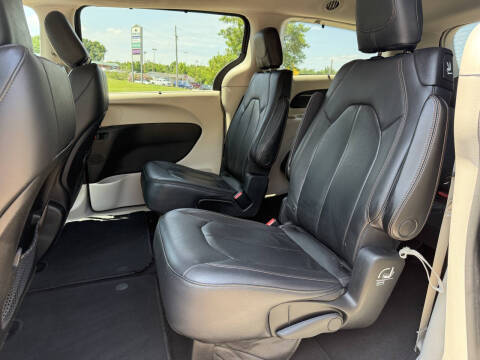 2017 Chrysler Pacifica Touring Plus