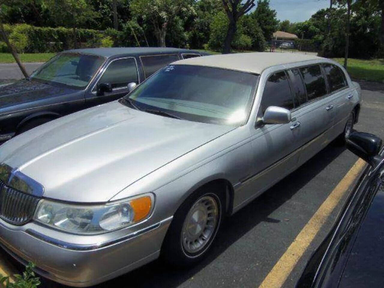 Lincoln town car 2002