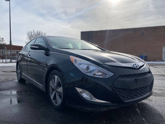 2011 Hyundai SONATA Hybrid for sale at Ideal Cars LLC in Skokie, IL