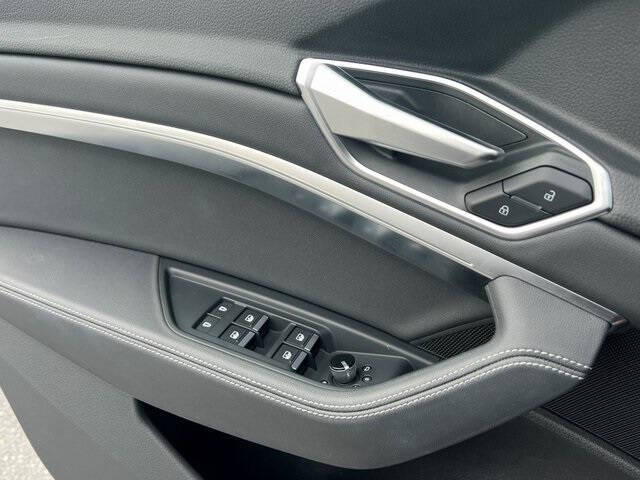 2021 Audi e-tron quattro Premium