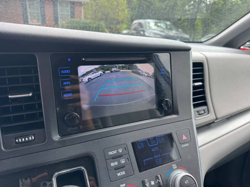 2017 Toyota Sienna LE 8-Passenger