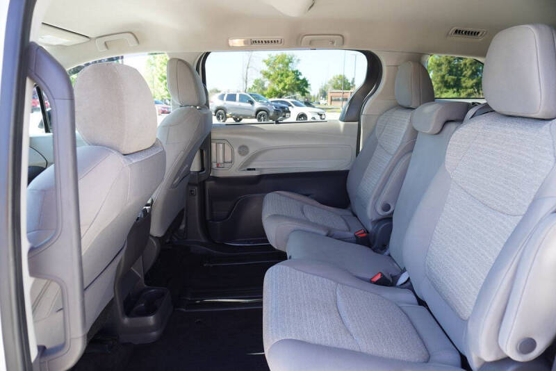2021 Toyota Sienna LE 8-Passenger