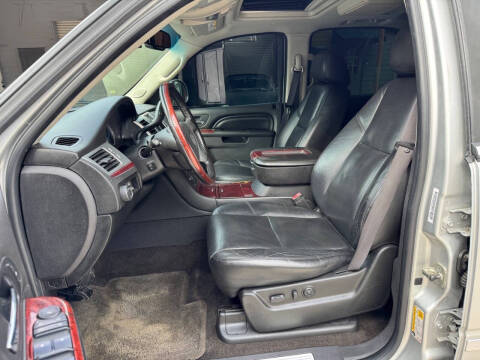 2011 Cadillac Escalade Luxury