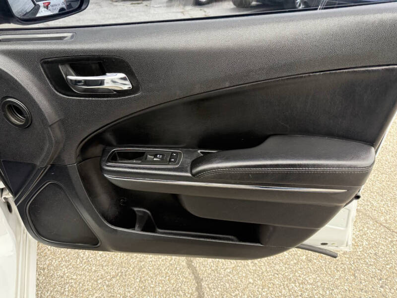 2013 Dodge Charger SE