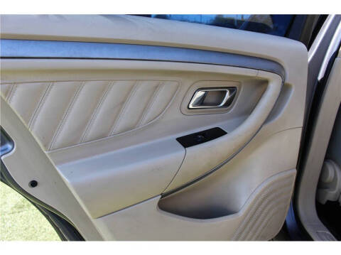 2014 Ford Taurus SE
