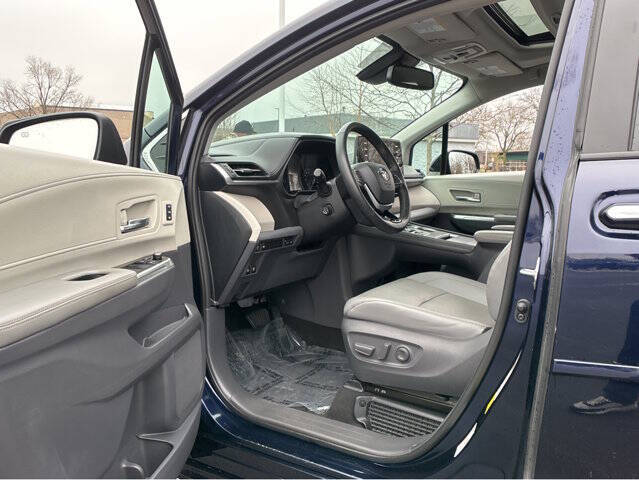 Used 2021 Toyota Sienna Limited with VIN 5TDZSKFCXMS004557 for sale in Madison, WI