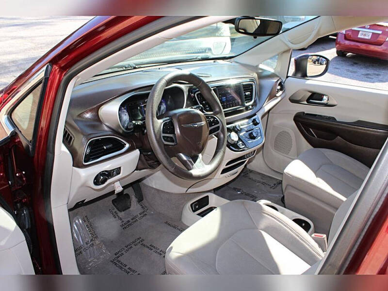 2021 Chrysler Voyager LX