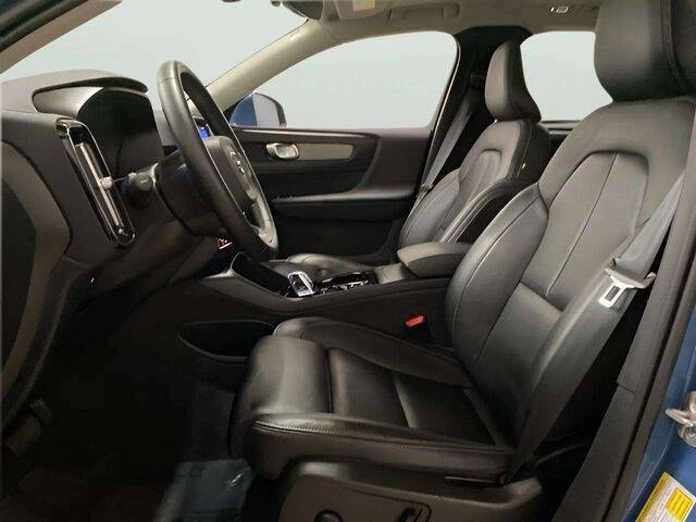 2025 Volvo XC40 B5 Plus Bright Theme