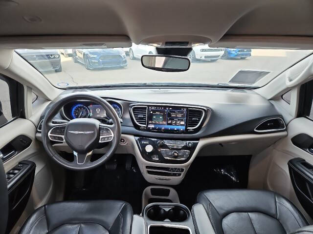 2022 Chrysler Pacifica Touring L