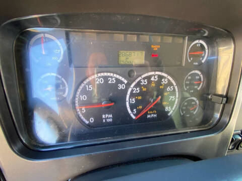 2005 Freightliner M2 106