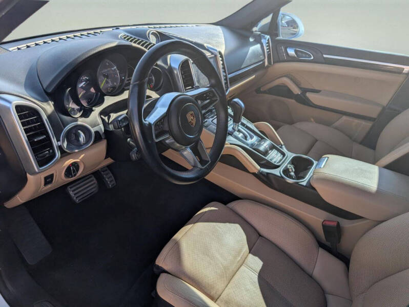 2017 Porsche Cayenne S E-Hybrid Platinum Edition