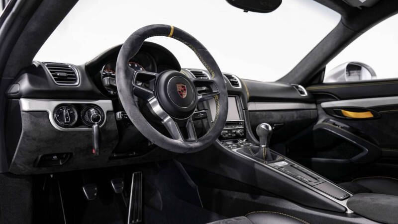 2016 Porsche Cayman GT4