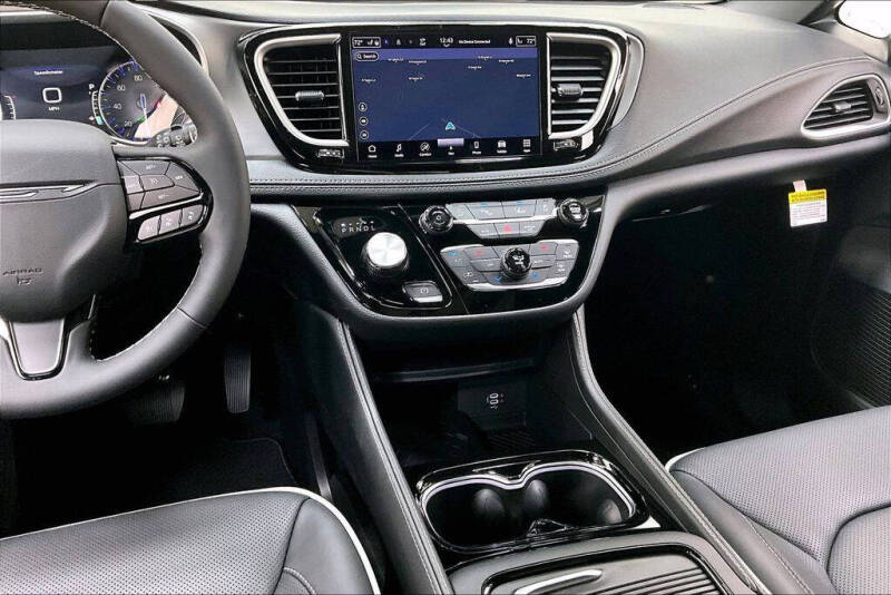 2027 Chrysler Pacifica Limited