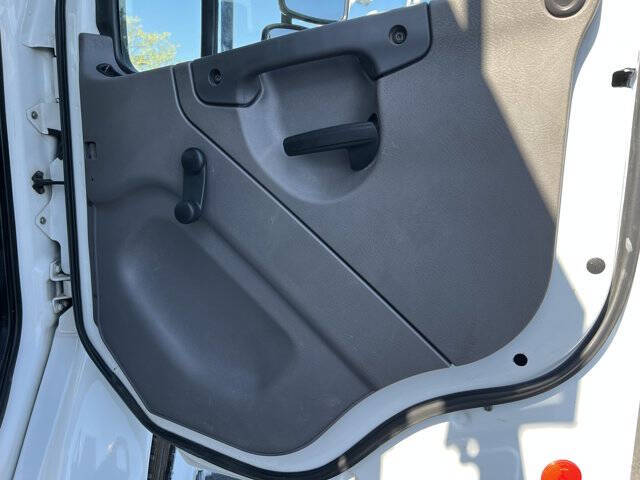 2017 Freightliner M2 106