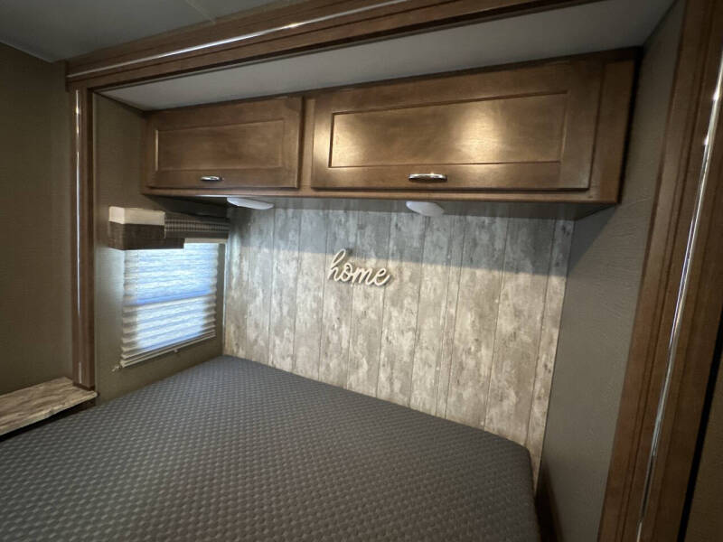 2019 Winnebago Outlook