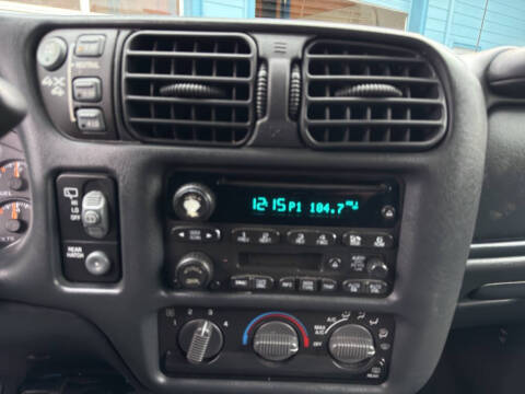 2004 Chevrolet Blazer LS