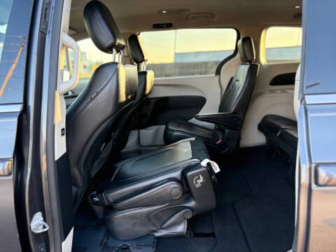 2017 Chrysler Pacifica Touring-L