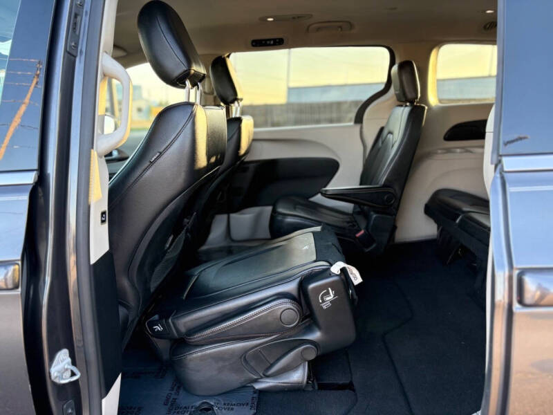 2017 Chrysler Pacifica Touring-L