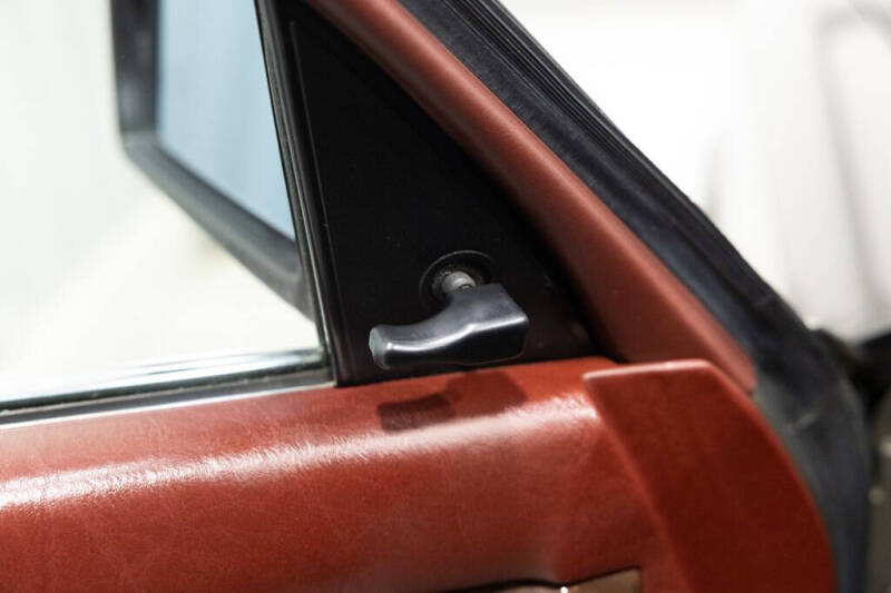 1988 Mercedes-Benz 560-Class 560 SEL