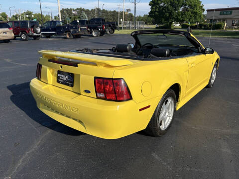 2003 Ford Mustang Deluxe