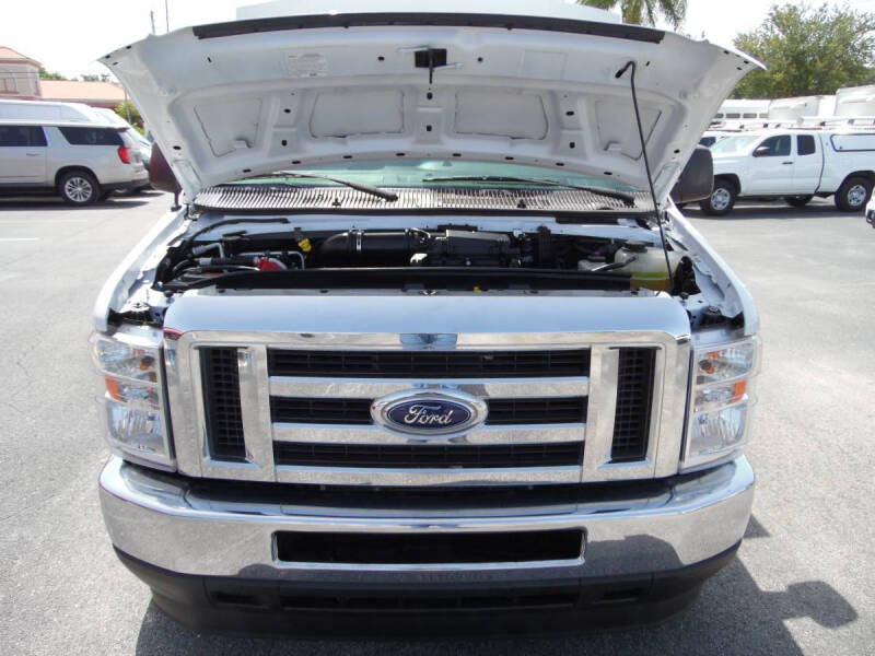 2025 Ford E-350