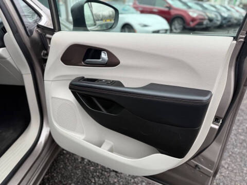 2017 Chrysler Pacifica Touring Plus